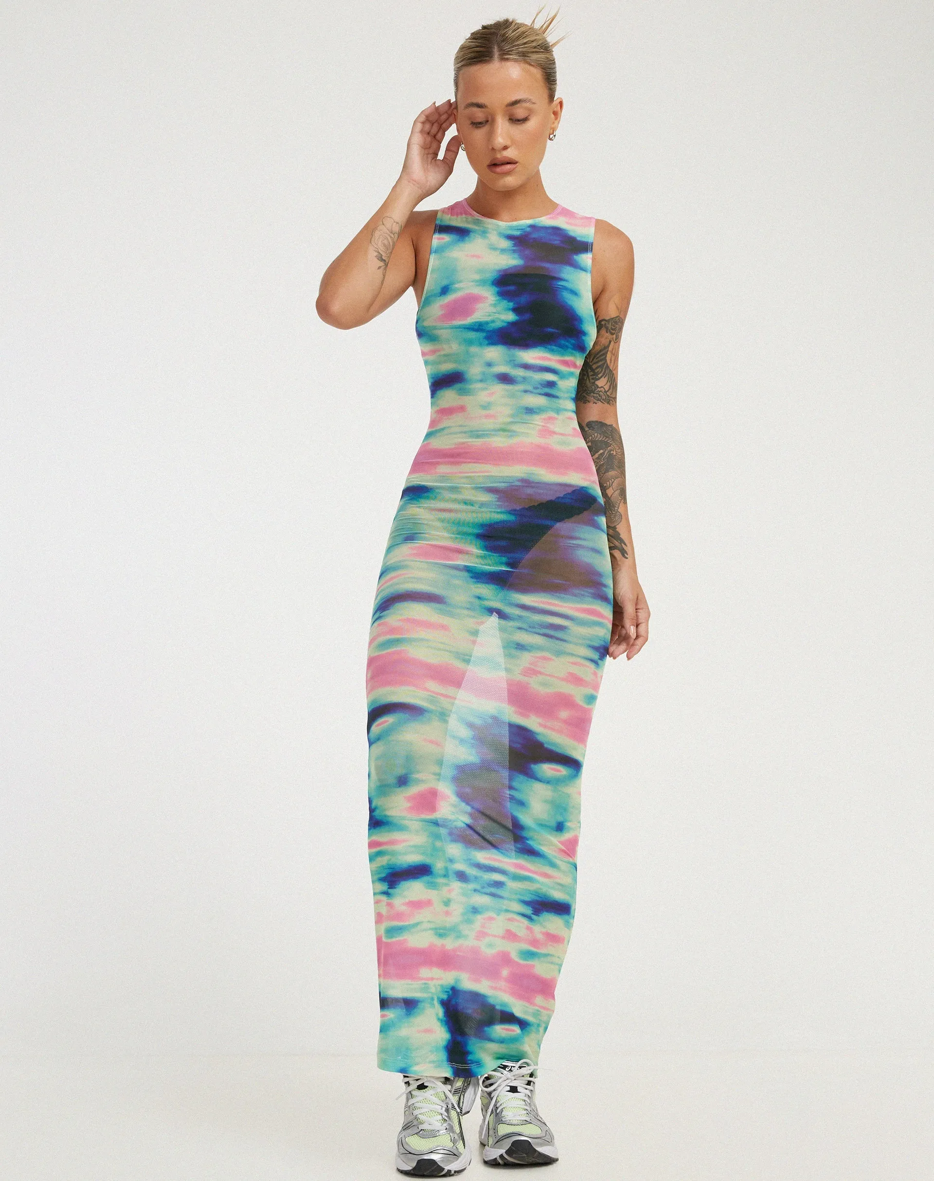 Roskila Maxi Dress in Multi Blur Orb Navy