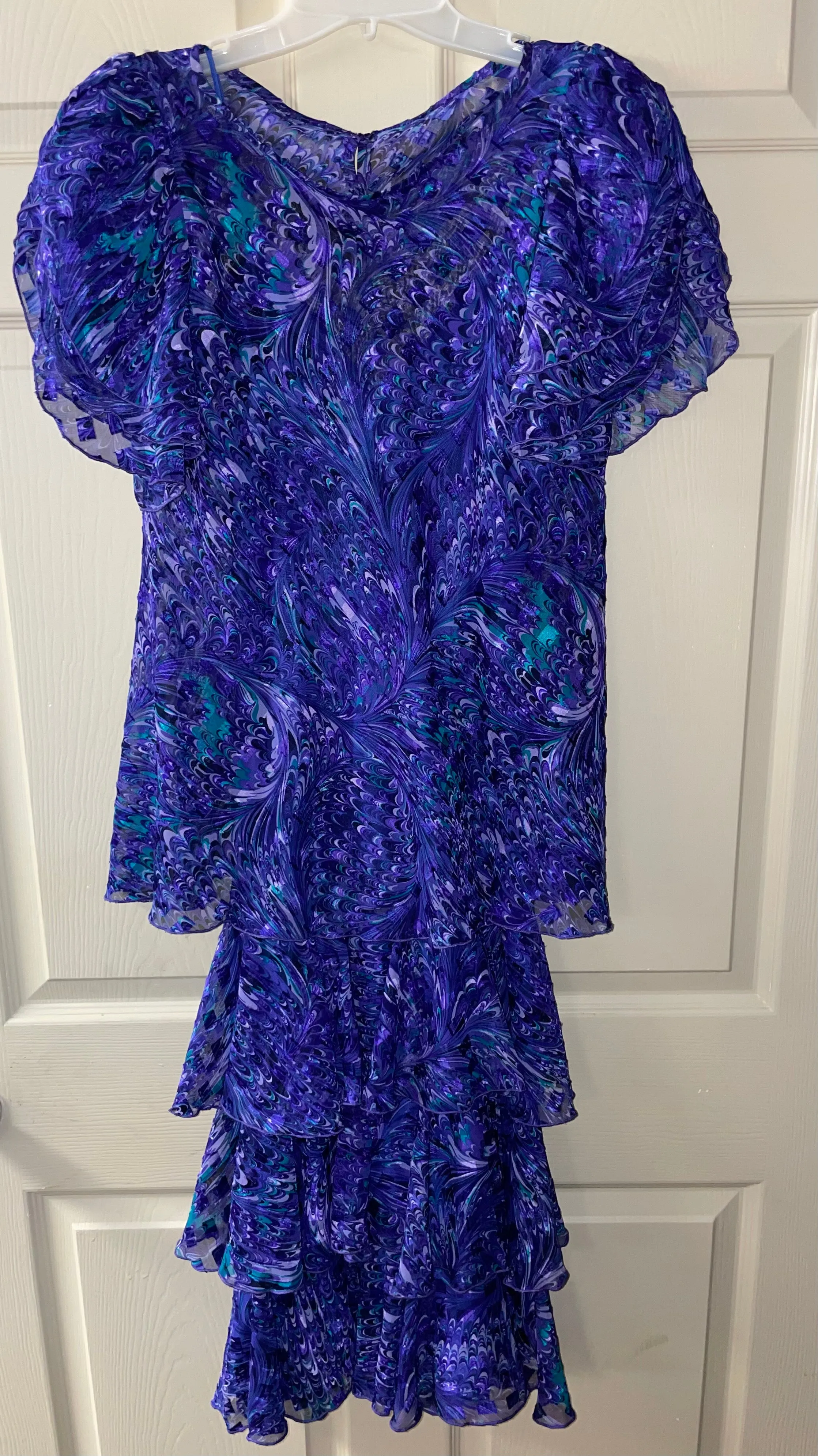 Womens Sz 8 SAKS FIFTH AVENUE Ann Hobbs for Cattiva Purple Peacock Ruffle Tier